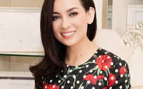 Phi Nhung rớt nước mắt kể về gia đình