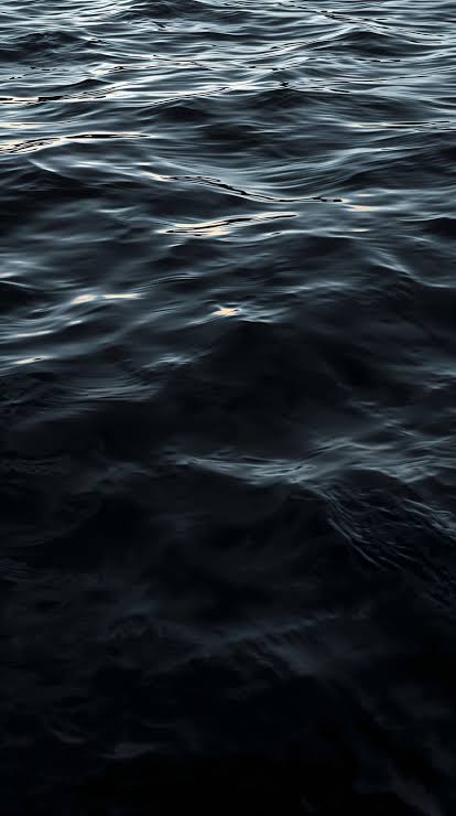 12 Black Water Wallpapers for iPhone That Feel Calm, Elegant