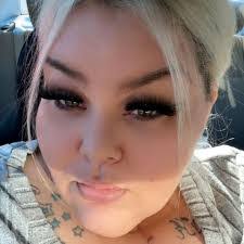 Sheila Travis's Instagram, Twitter & Facebook