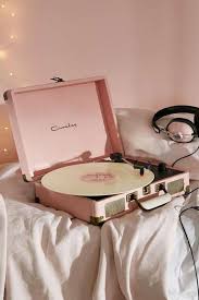 La Couleur Rose Poudre Dans La Deco Interieure Chambre Vintage Stockage De Disque De Vinyle Et Tourne Disque