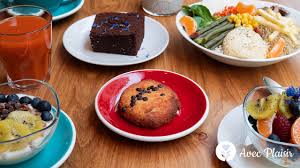 Parfaite pour découvrir de nouvelles saveurs, la cuisine végétarienne ouvre l'esprit et permet de chasser de mauvaises habitudes alimentaires. Soeurs Un Restaurant Vegetarien Avec Des Options Sans Gluten Lait Oeuf Avec Plaisir