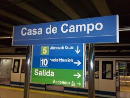 Disponemos de casas, chalets, dúplex, áticos y pisos en venta en casa de piso en palacio de 56 m², 2 dormitorios, 1 baño, cocina, terraza de 15,00 metros, interior, regular, orientación. Casa De Campo Metro Stop Photo