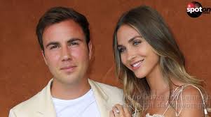 Wir sagen herzlichen dank für die geschenke, für die blumen, für die karten, für die küsschen, für die guten wünsche und für die wohltuenden worte. Mario Gotze Sagt Hochzeitsfeier Mit Ann Kathrin Brommel Ab Web De