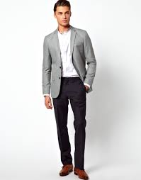 Es ahora cuando ellos mismos van a querer escoger su vestimenta para una boda, pero los padres podemos hacerles recomendaciones para que vayan elegantes y. Resultado De Imagen De Como Ir Vestido A Una Boda Hombre Sin Traje Moda Hombre Hombres Camisa De Cuadros