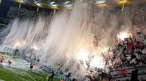Nicht nur das 1:2 gegen mainz ist für eintracht frankfurt ärgerlich. Antifa Ultras On Twitter Photo Eintracht Frankfurt Olympique Marseille Ultras Pyro