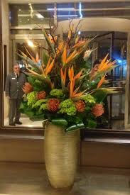 Bird Of Paradise Flower Arrangement Vase Weekly Lobby Flowers With Birds Of Paradise In A Variety Of Sizes And Designs Ensure We Wi Large Flower Arrangements Tropical Flower Arrangements Hotel Flowers
