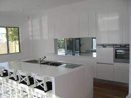 This may be one of the most traditional mirrored backsplashes you'll find, but that doesn't make it any less beautiful. Pin By Son On Kitchen White Modern Kitchen Kitchen Mirror Kitchen Design