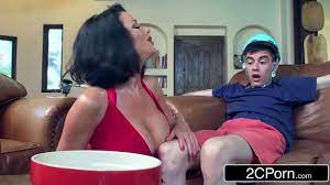 Skinny Boy Seduced By The Stunning Cougar Neighbour - XNXX.COM