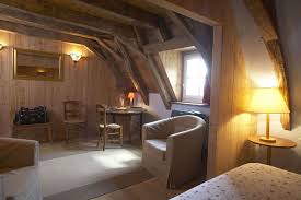Les chambres d'hôtes en auvergne passez un séjour en auvergne et découvrez une région riche en histoire et en culture. Galerie Photos La Roussiere Maison D Hotes De Charme Auvergne Cantal Site Officiel Chambre D Hotes Aurillac Auvergne Maison D Hotes Maison Deco Maison