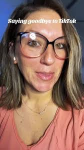 Amber Cochrane's Instagram, Twitter & Facebook