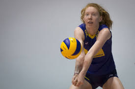 Libero înlocuiește de obicei poziția de blocare mijlocie atunci când se rotește la rândul din spate și nu se rotește niciodată. Promessa Do Volei Treina Com Selecao Mas A Contragosto De Ze Roberto Vai Estudar Nos Eua Volei Ge