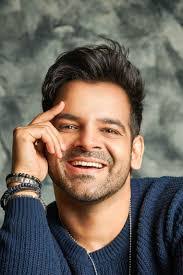 Vikas Bhoot's Instagram, Twitter & Facebook