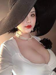 Hana Bunny - Lady Dimitrescu (Resident Evil) - Hentai Cosplay