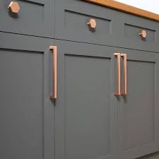 Every option in this selection is designed ergonomically, so it is comfortable to pull and push when opening and closing. Top 70 Best Kitchen Cabinet Hardware Ideas Knob And Pull Designs