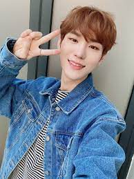 Following his fellow bdc member kim si hoon yesterday, hong seong jun also appears in a dark room, where he's playing a game of chess against himself. Twt Bdc Seongjun En 2021