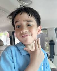 Kesayangan Mama Fanny yang romantis..❤️ Yang perhatian, sukanya melukin &  kiss Mamanya, yang hatinya baik dan kelakuannya suka gemesin. Aksaran  Bengkulu @zaskiamecca_id #fannyfabriana #ceritafanny #zmgirls