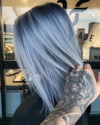 Le noir est la couleur de cheveux la plus foncée et la plus commune. Le Blond Bleu La Coloration Qui Celebre L Arrivee De L Hiver Inspiree De La Reine Des Neiges