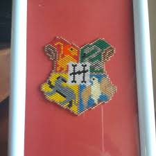 Voila Le Resultat Du Blason Hp De Le Monde De Dsimchouq Il A Plu A Ma Jolie Soeur Eloberthier Merci Pour Le Partage J Espere Qu I Brick Stitch Peyote Patterns Seed Bead Projects
