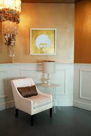 Wandfarbe Gold Macht Den Raum Optisch Heller Wandgestaltung Wohnzimmer Ideen Wandgestaltung Haus Deko