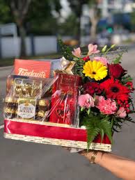 We allow you to choose flowers accordingly and then, you will have to decide the arrangement. Fresh Flower Chocolate Basket Hamper For All Occasions Gardening Flowers Bouquets On Carousell