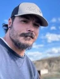 Travis Decker's Instagram, Twitter & Facebook