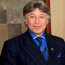 Listen to playlists featuring محمد جعباص يحكي قصة نشأته الصعبة وسط حرب  الخليج ورحلة كفاحه ليصبح التاجر المسلم الناجح by HazCast online for free