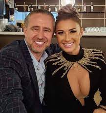 Luati mainile de pe reghecampf si familia mea! È™tirea BombÄƒ A Anului 2021 Anamaria Prodan È™i LaurenÈ›iu Reghecampf DivorÈ›eazÄƒ InformaÈ›ii Exclusive Spynews Ro