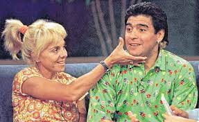 La exesposa de diego maradona, madre de dalma y giannina, y ganadora del. Asi Reacciono Claudia Villafane Al Llegar Junto A Dalma Y Gianinna A La Casa De Diego Maradona En Nordelta Radio Mitre