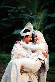 Voted best of knot by local brides! Malay Wedding Outdoor Shoot Muslimah Wedding Malay Wedding Wedding Poses