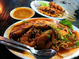 While no one can authoritatively say which country's version is better, everyone agrees that this sinful dish is worth savouring. Char Kuey Teow Daun Pisang Kuah Restaurant Reviews Photos Phone Number Tripadvisor