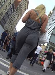 Madura en la calle en pantyhose. Maduras Caderonas En La Calle Con Ropa Pegada