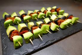 La version « apéritif dinatoire » est une bonne alternative pas chère et rapide pour un moment convivial entre copains. Aperitif Dinatoire Vegetarien