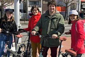 自転車でusjへ 訪日客 シェアサイクルで街巡り オリパラ nikkei style 訪日 usj 大阪 ユニバーサルスタジオジャパン