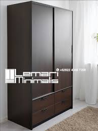 Kalitas lemari pakaian jati minimalis terbaru sangat unggul, dengan mengedepankan desain modern terbaik. Lemari Pakaian 2 Pintu Minimalis Sliding Home Desaign