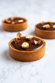 Tartelettes Chocolat Noisettes Feve Tonka Recette En 2020 Mini Tarte Tartelettes Au Chocolat Chocolat