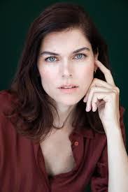 Sonia Castle's Instagram, Twitter & Facebook