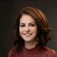 Ellen Dineen's Instagram, Twitter & Facebook