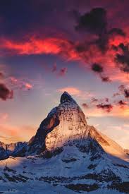 The Matterhorn Is A Mountain Of The Alps Straddling The Border Between Switzerland And Italy It Is A Huge And Almost Perfect In 2020 Bilder Naturbilder Urlaub Berge
