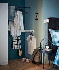 Ikea Deutschland Verwandle Diesen Schwierigen Raum Zwischen Kleiderschrank Und Ecke In Deinen Ganz Personlichen Ankleidebereich Ikea Ikea Ideen Kleiderbugel