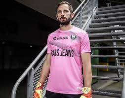The best addresses for fine dining, gourmet articles and many more Ado Den Haag 2020 21 Gk 2 Kit