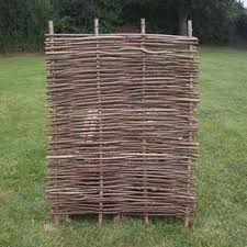 Haselnusszaun Flechtzaun Als Sichtschutz Und Windschutz Online Prnr1590 20558efa1dad9757 Dekorative Gartenzaune Flechtzaun Zaun