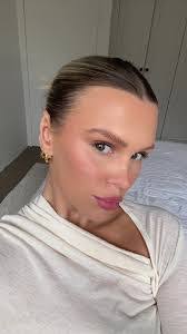 Amber Stuart's Instagram, Twitter & Facebook