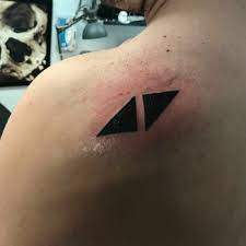 Ihr sucht nach dem namen eines songs, den ihr in orf radio wien gehört habt? Tattoo Uploaded By Jared Strachan Avicii Symbol 706233 Tattoodo