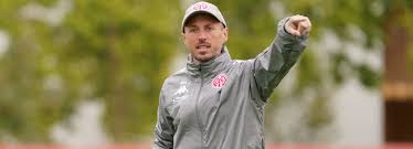 August mit dem ersten mannschaftstraining in die saisonvorbereitung einsteigen. Mainz 05 Setzt Trainer Jan Moritz Lichte Offenbar Galgenfrist
