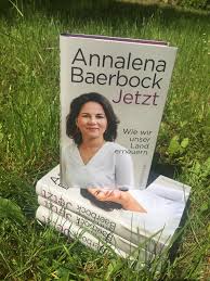 Die grünen haben plagiatsvorwürfe gegen ihre kanzlerkandidatin baerbock zurückgewiesen. Jetzt Wie Wir Unser Land Erneuern Baerbock Annalena Amazon De Bucher