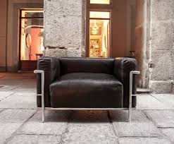 A le corbusier lc3 chair can differ in price owing to various characteristics — the average selling price 1stdibs is $4,176, while the lowest priced sells for. Italian Model Lc3 Lounge Chairs By Le Corbusier For Cassina 1960s Set Of 2 For Sale At Pamono