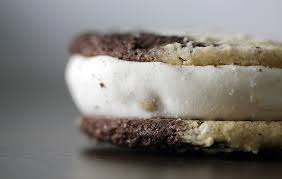 All the fun of ben & jerry's, minus the dairy! Ben Jerry S Gibt Es Jetzt Auch Zwischen Cookies
