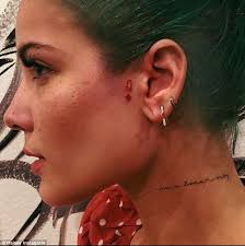 Jan 27, 2021 · in june 2020, alev and halsey got matching seeds tattoos on their feet at liquid tattoo in yucca valley, calif. Halsey Debuts First And Hopefully Only Face Tattoo Before Attending Boyfriend G Eazy S La Concert Daily Mail Online
