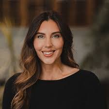 Alex Munn's Instagram, Twitter & Facebook