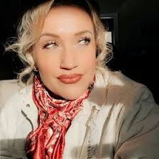 Scarlet Bennett (scarlet_like_the_color)